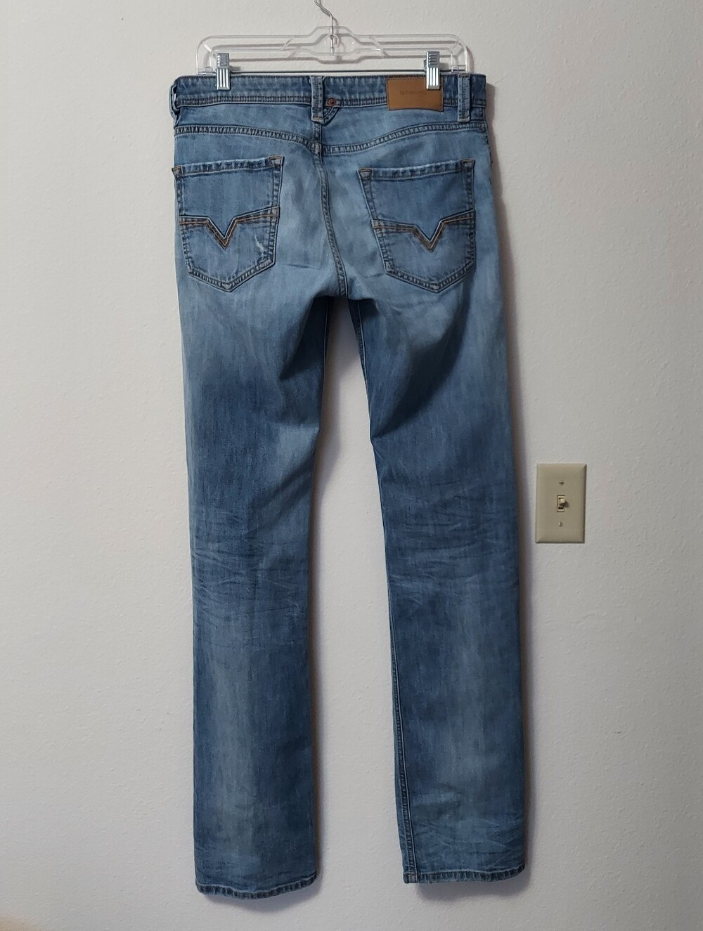 Diesel Men's Classic Light Blue Men’s Distressed Straight-Leg Jeans 31" X 34" - Picture 6 of 10